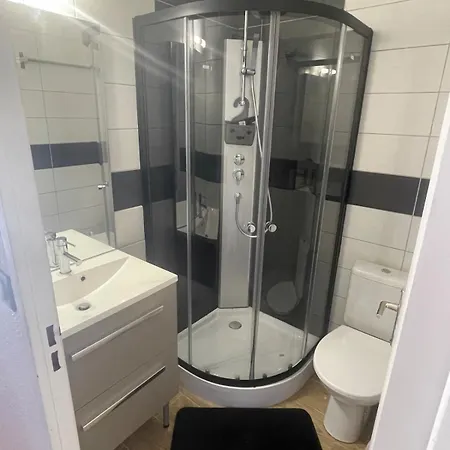 Superbe Moderne Avec Piscine Appartement *